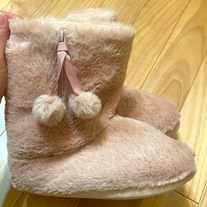 Mixit slippers. Light pink. Size 7/8. Not worn.